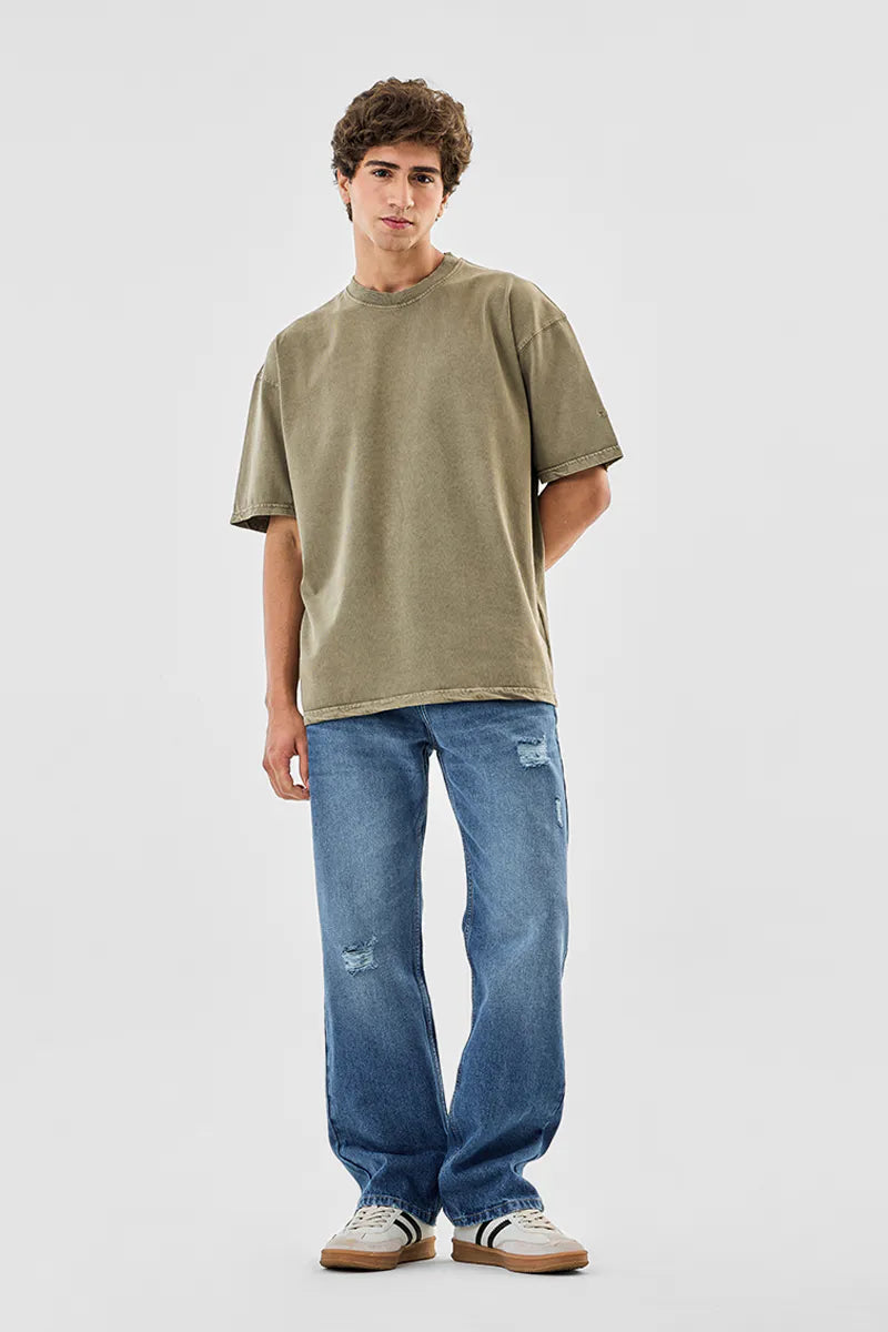Distressed Straight Fit Jeans